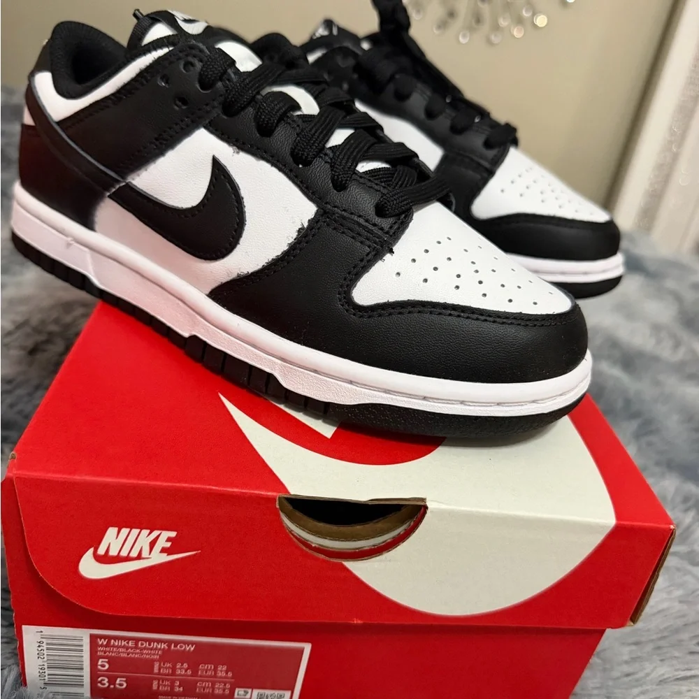 BRAND NEW NIKE PANDAS